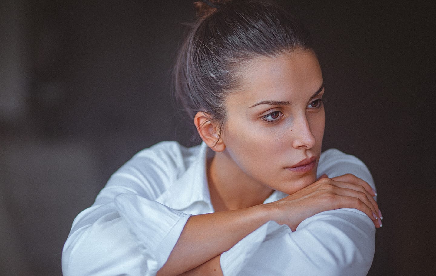 brumette woman in white shirt and ponytail