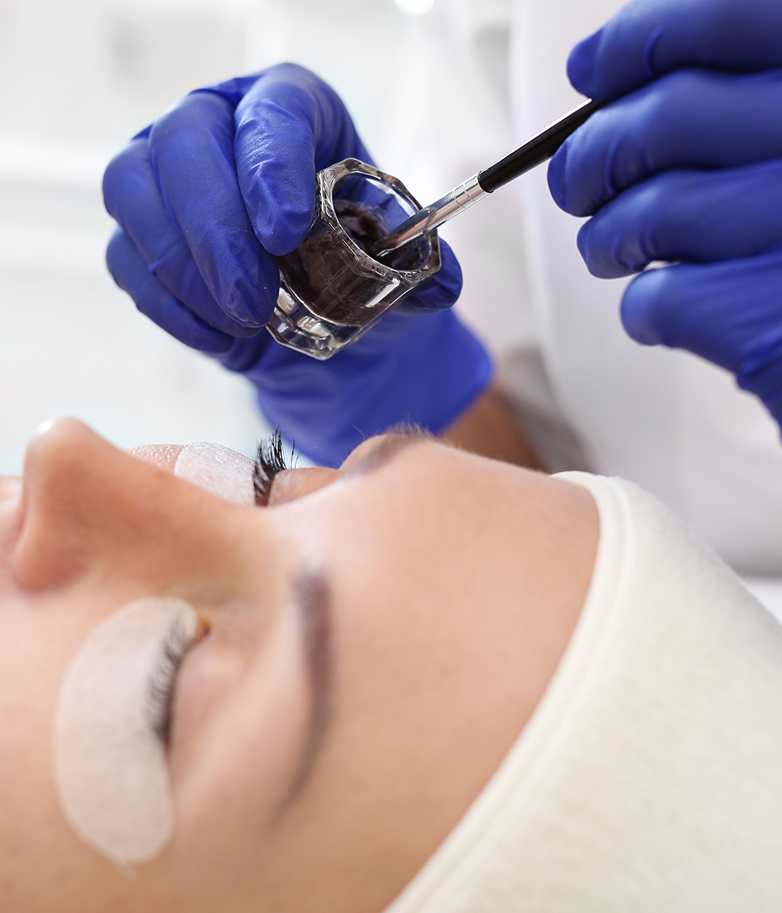 patient getting henna on eyebrows